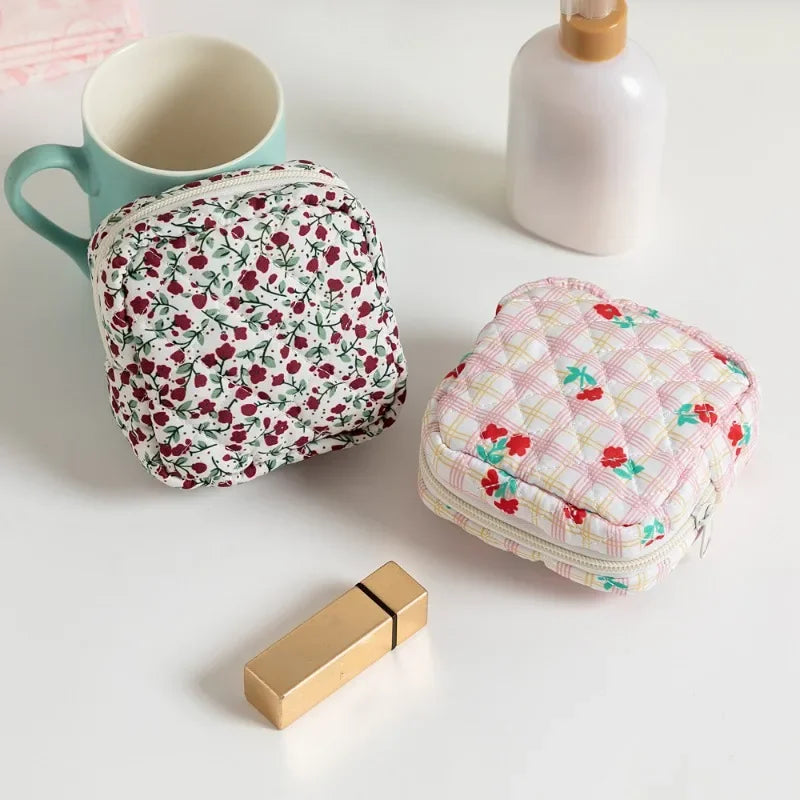 Heart Print Sanitary Napkins Storage Bag Feminine Period Pouch Portable Tampon Organizer Bag Mini Makeup Lipstick Storage Pouch