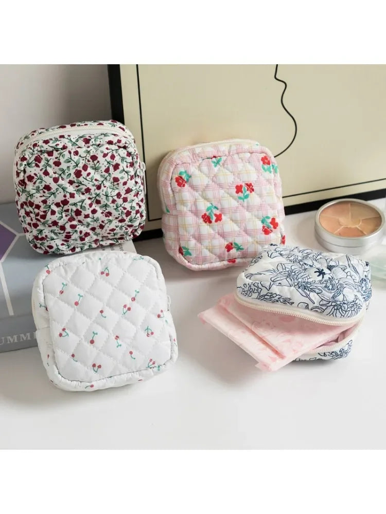 Heart Print Sanitary Napkins Storage Bag Feminine Period Pouch Portable Tampon Organizer Bag Mini Makeup Lipstick Storage Pouch