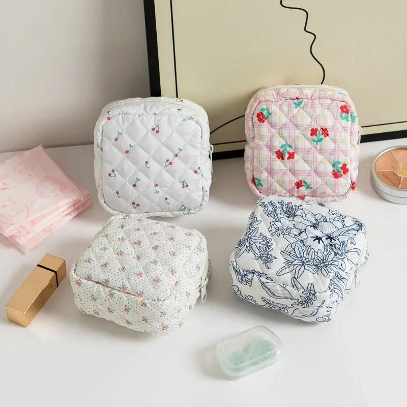 Heart Print Sanitary Napkins Storage Bag Feminine Period Pouch Portable Tampon Organizer Bag Mini Makeup Lipstick Storage Pouch